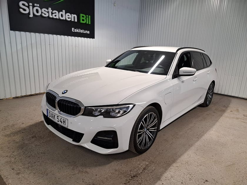 Bild 1 av BMW 330e xDrive Touring 292 hk M SPORT/DRAGKROK