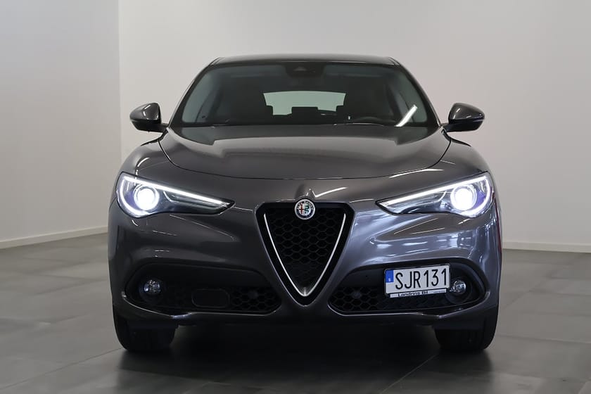 Bild 2 av Alfa Romeo Stelvio 2.2 JTD 16V Q4 Kamera CarPlay Minne NYSERVAD Välskött