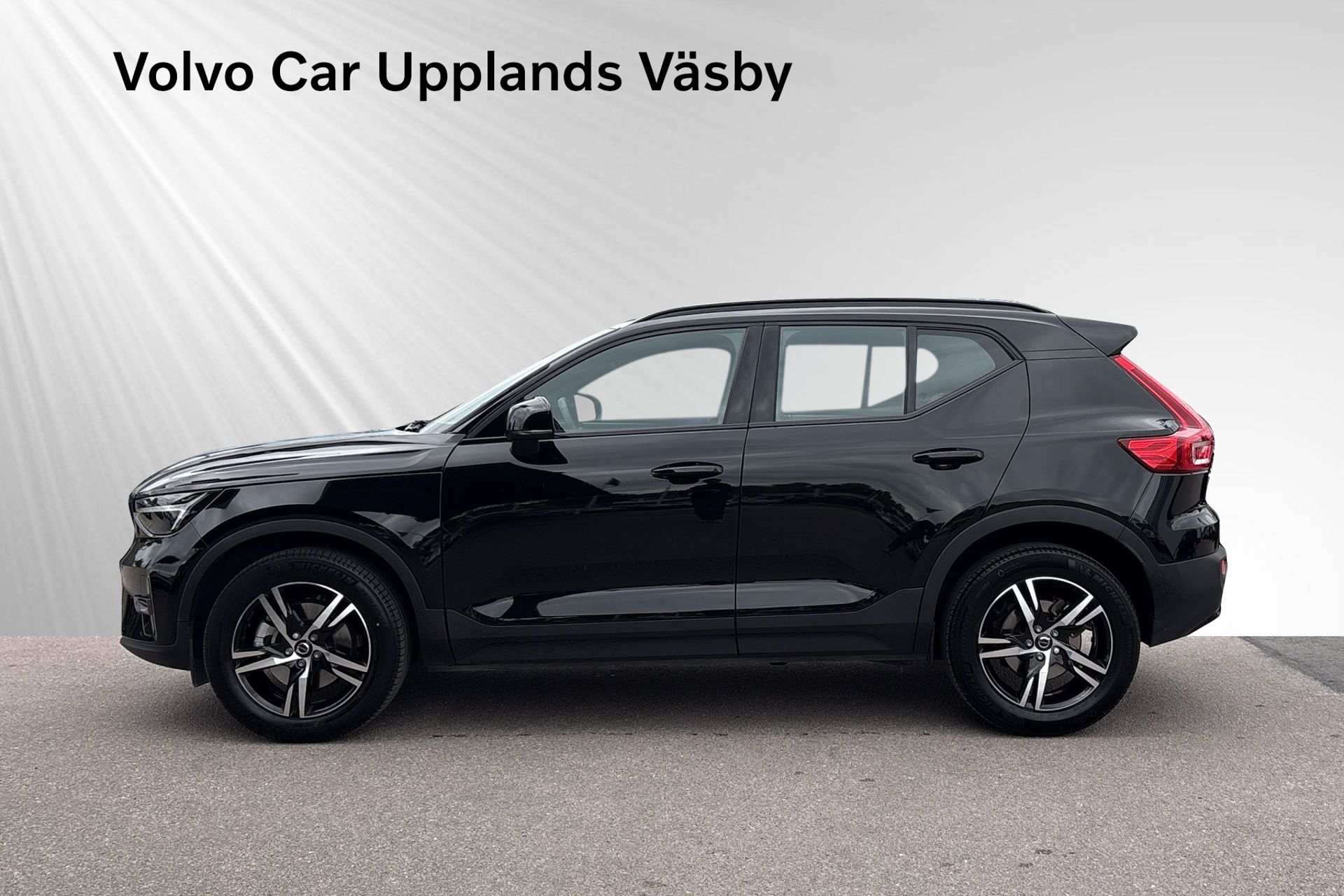 Volvo XC40 B4 FWD Bensin Plus Dark 2026, bild 3/10