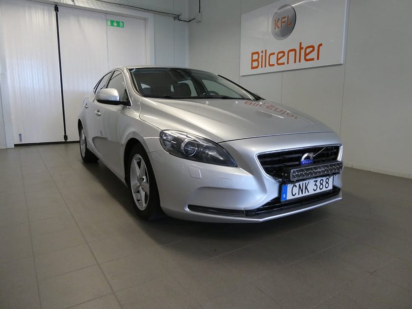 Bild 3 av Volvo V40 D2 Momentum Värmare-PDC-BT-NYSERVAD*KAMREMSBYTT*SoV
