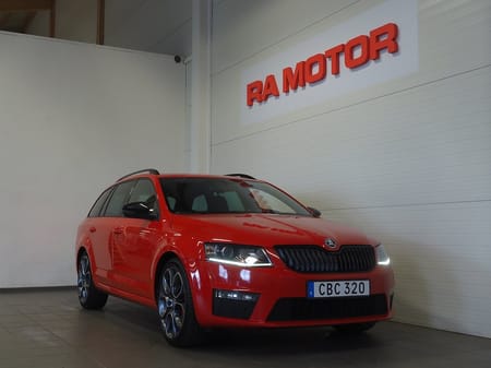 Škoda Octavia Kombi RS Skoda 2.0 TSI 220hk Dragkrok Navi P-Värm PDC 19"