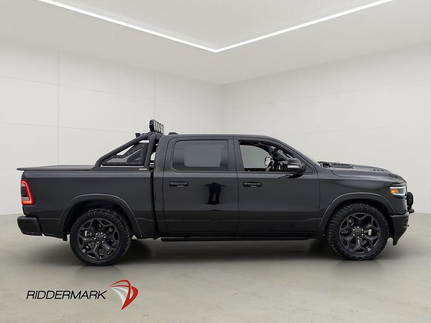 Bild 2 av RAM 1500 Crew Cab Dodge Limited Night V8 4x4 Luft Drag Skinn Pano H/K Moms