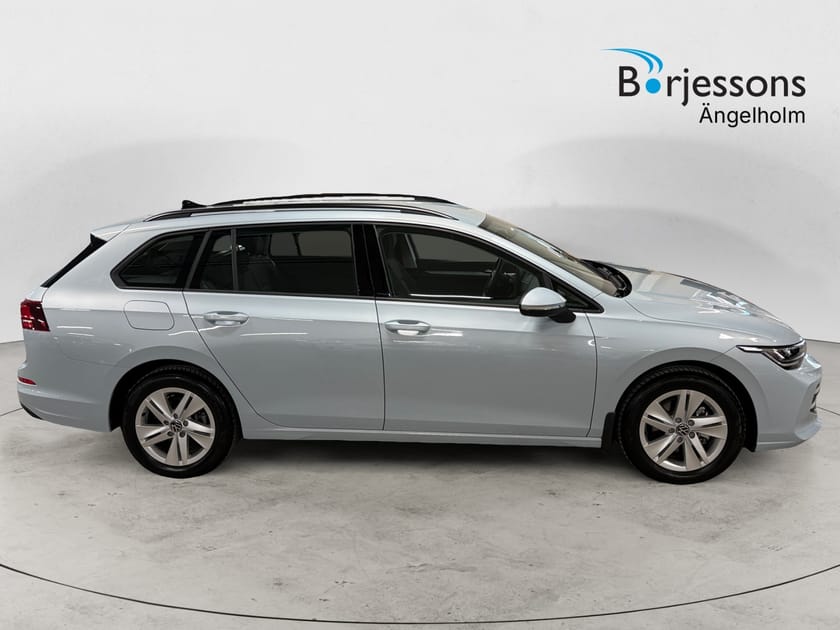 Bild 2 av Volkswagen Golf Sportscombi 1.5 eTSI 150 HK Drag