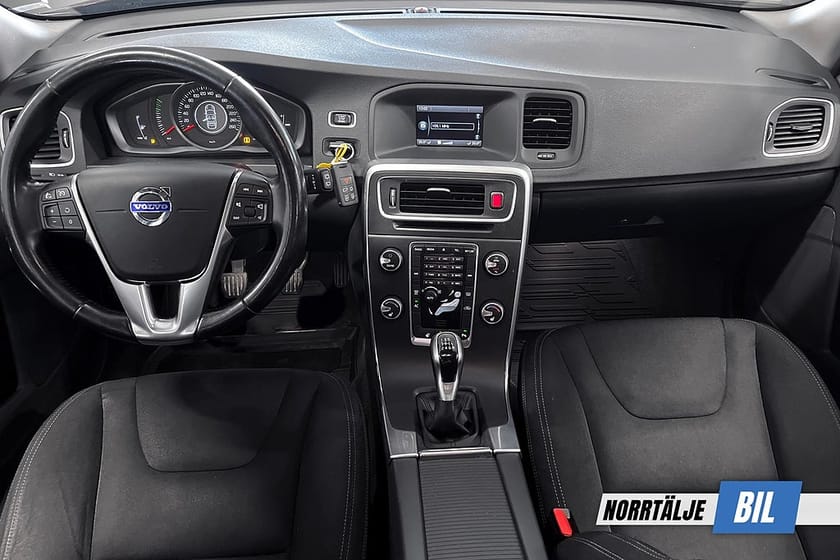 Bild 3 av Volvo V60 Cross Country D3 150 HK KINETIC DRAG D-VÄRM KAMREM BYTT BLUETOOTH PDC