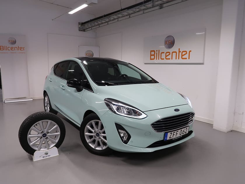 Bild 1 av Ford Fiesta 5-d 1.0 Titanium V-Däck ingår Navi-Kamera-CarPlay-Adapt