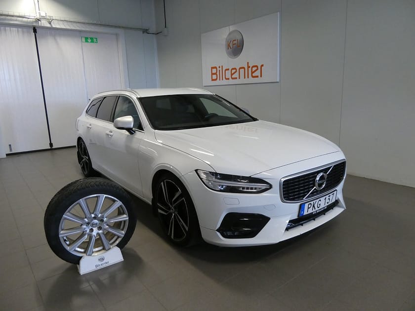 Bild 1 av Volvo V90 D3 AWD R-Design *Ny kamrem Navi-Värmare-Rattvärme-SoV