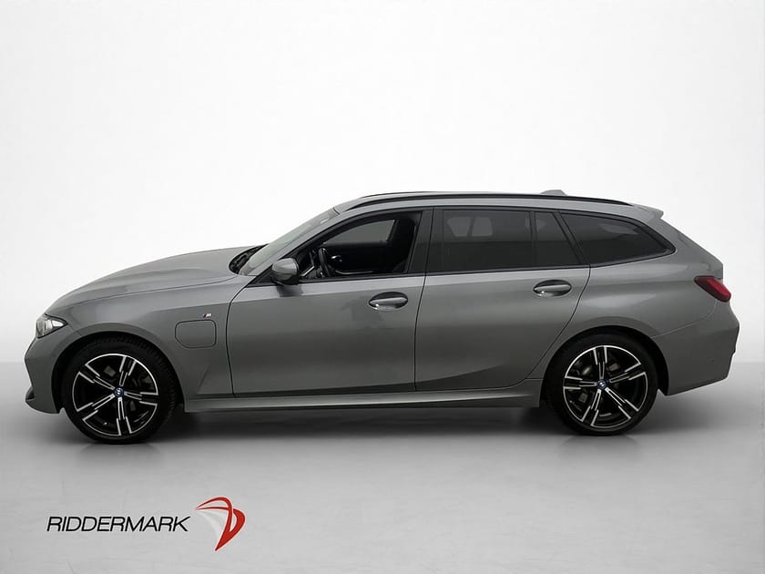Bild 5 av BMW 330e xDrive Touring M Sport Shadowline Kamera Navi CarPlay Drag