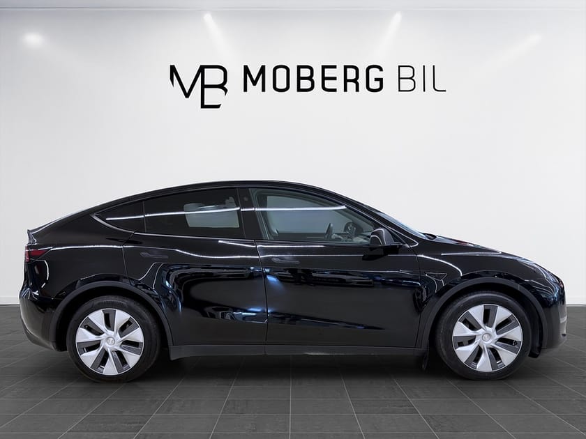 Bild 5 av Tesla Model Y Long Range AWD 514hk Pano Drag Läder B-Kamera