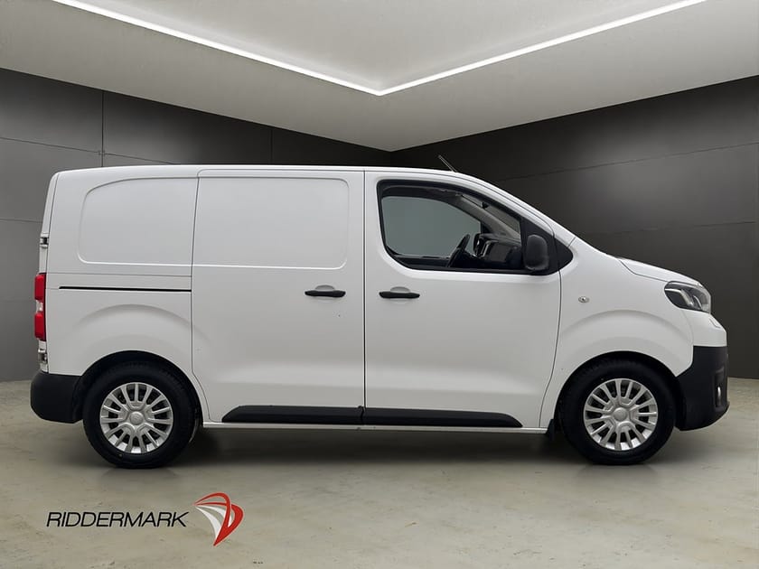 Bild 2 av Toyota Proace 1.6D Dragkrok 3-Sits HUD PDC Farthållare Moms