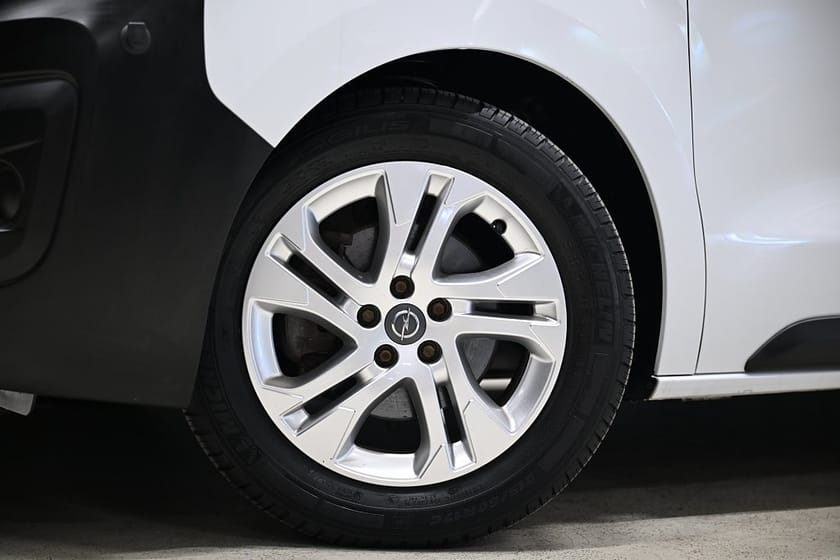 Bild 3 av Opel Vivaro-e Skåpbil 136HK Servicebil|Inredning|Omvandlare|Dubbelgolv|SeUtr