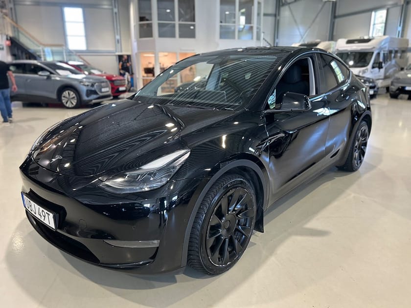 Bild 1 av Tesla Model Y Long Range AWD 514hk / Moms