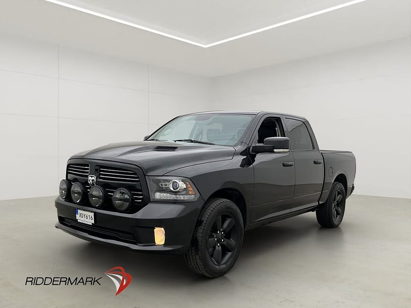Bild 3 av RAM 1500 Crew Cab Dodge Sport Black Style 5.7 4x4 Drag Skinn Taklucka