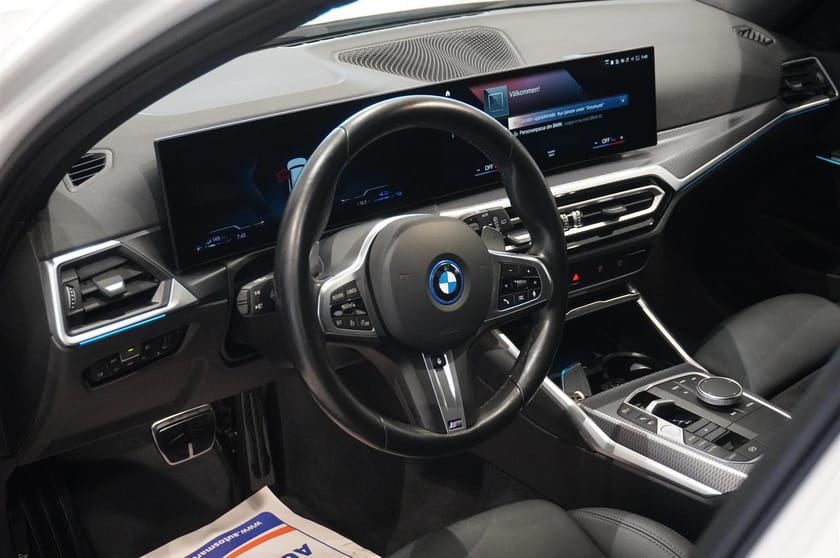 Bild 2 av BMW 330e xDrive Touring M-Sport Drag HiFi