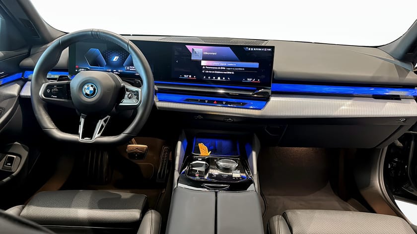 Bild 4 av BMW 530e xDrive Touring M-sport, Driving Assistant, Rattvärme, Drag