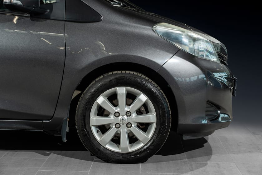 Bilde 5 av Toyota Yaris 5-dørs Lav KM! VVT Hengerfeste Ryggekamera Blåtann Navigasjon+