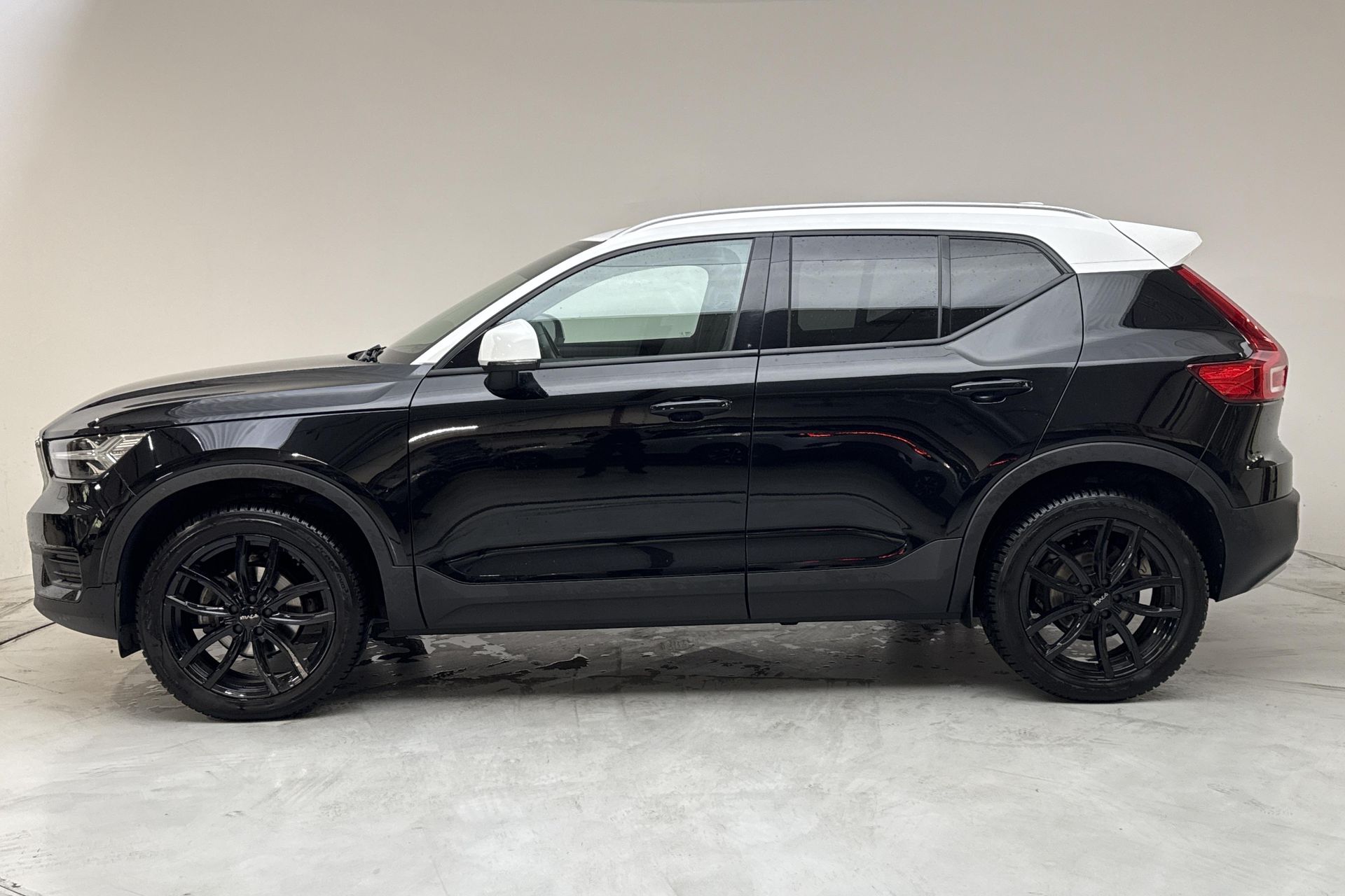 Volvo XC40 T2 2021, photo 2/10