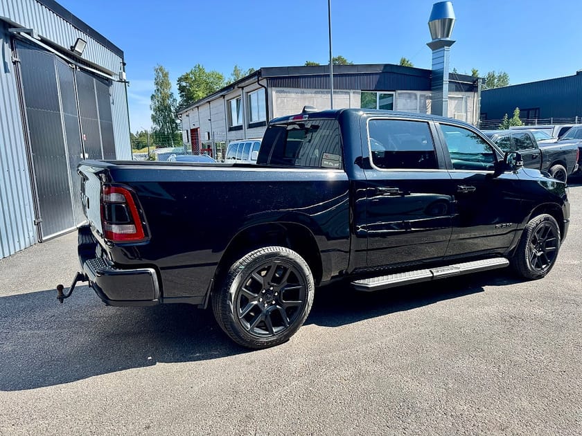 Bild 2 av RAM 1500 Crew Cab
