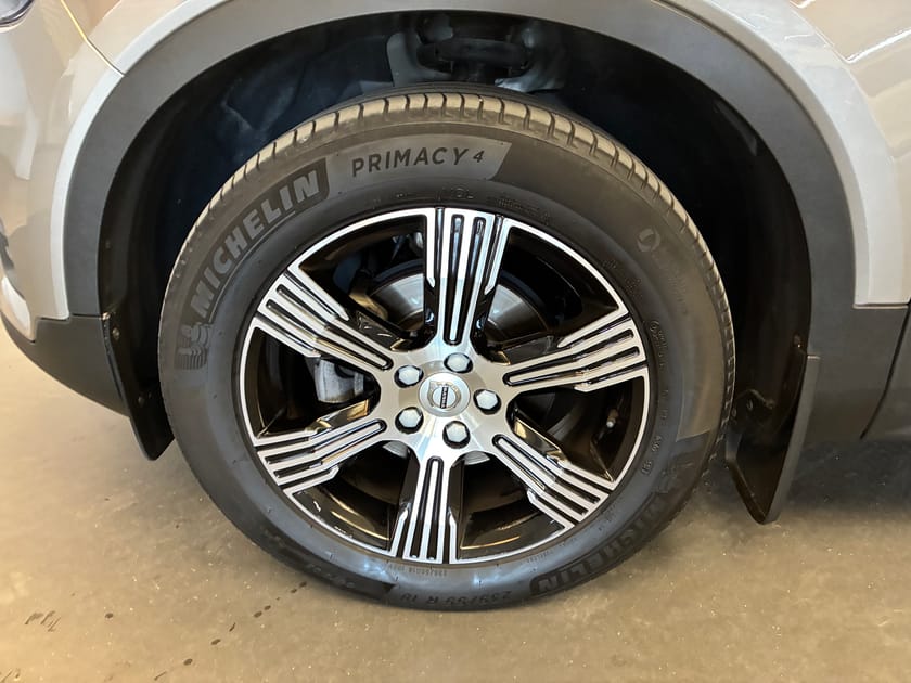 Bild 5 av Volvo XC40 T3 FWD aut Momentum Advanced / Keyless / Dragkrok / Backkamera / Elbaklucka /