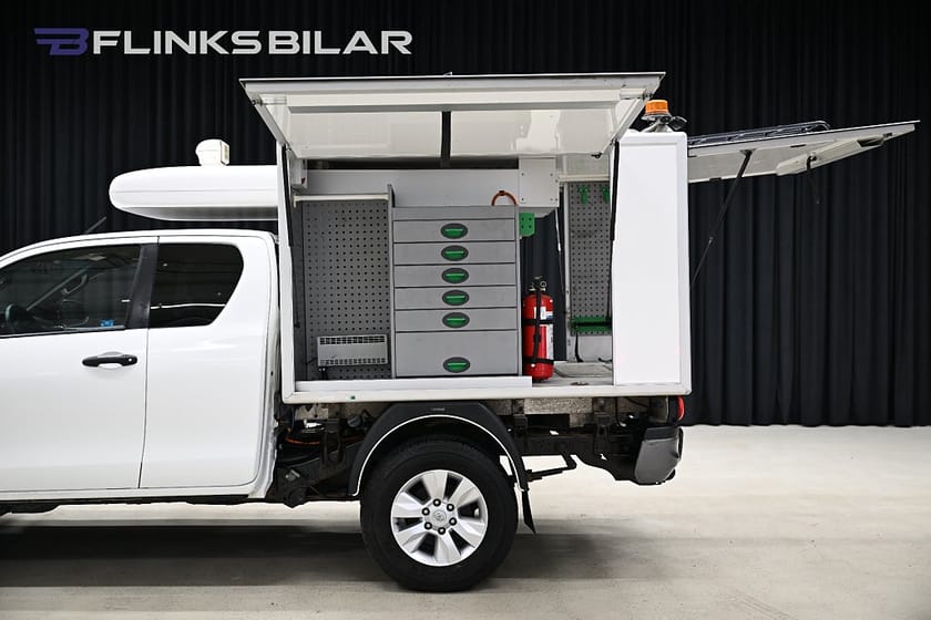 Bild 2 av Toyota Hilux Extra Cab 2.4 AWD 150HK Servicebil|V-Inredd|Kåpa|Leasbar|SeUtr!!!