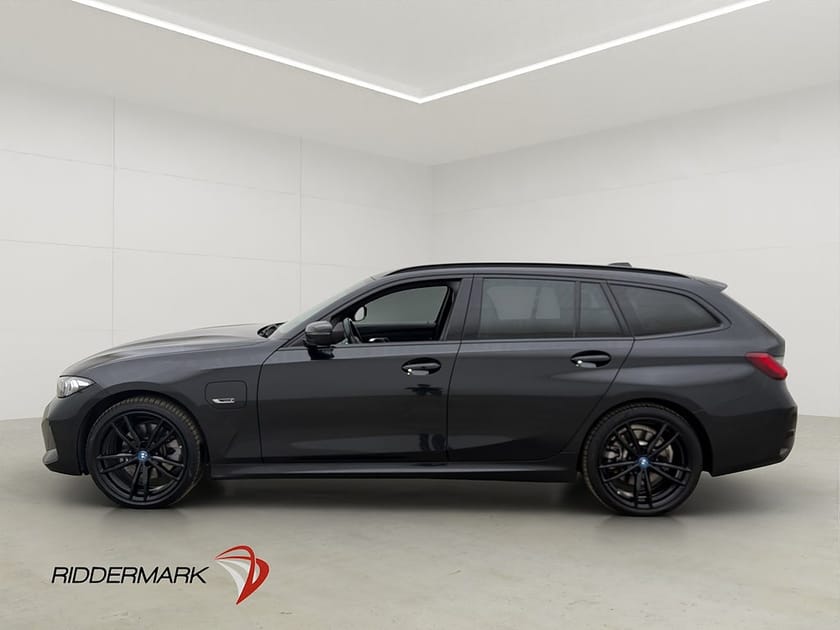 Bild 2 av BMW 330e xDrive Touring M-Sport Widescreen H/K Navi CarPlay