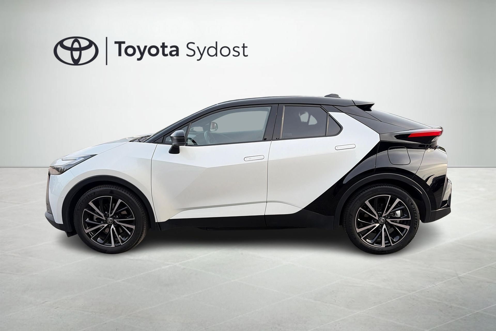 Toyota C-HR PHEV 2025, bild 4/10