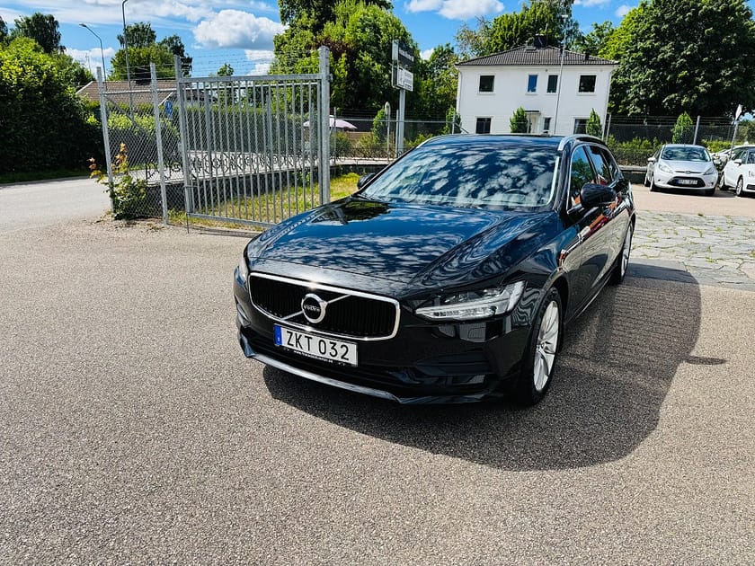 Bild 2 av Volvo V90 T4 190HK AUTOMAT MOMENTUM / NAVI / DRAG / VÄRMARE