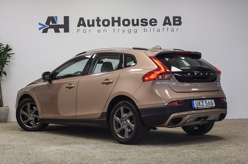 Bild 2 av Volvo V40 Cross Country T4 AWD Polestar 213HK Summum Bränslevärmare Drag Skinn