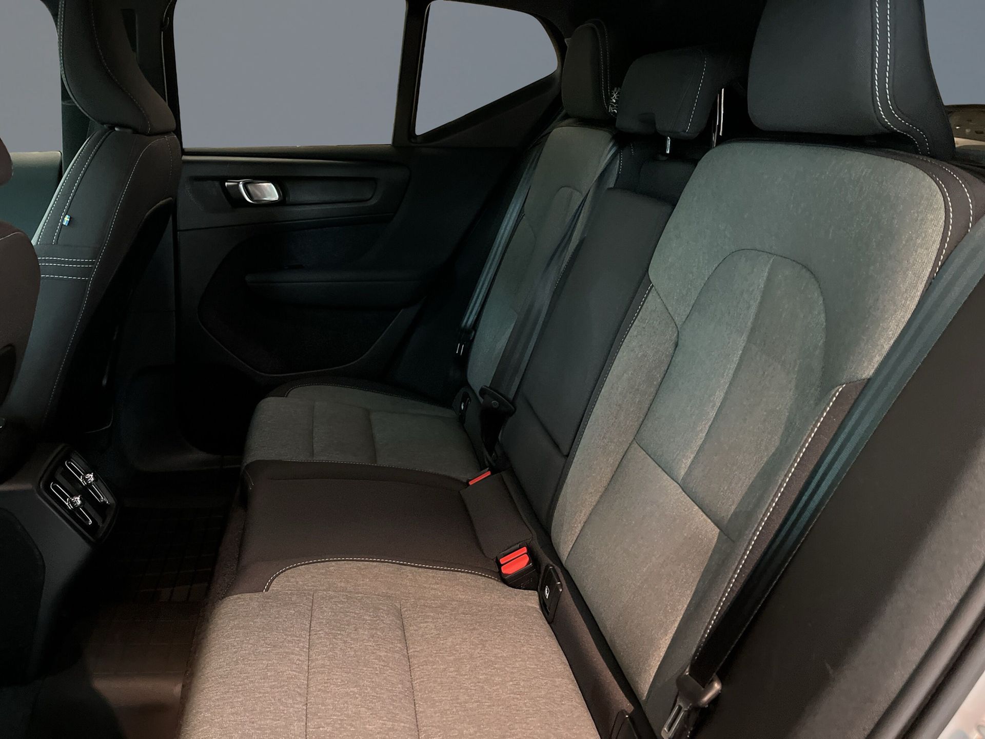 Volvo XC40 B3 FWD Bensin Plus Dark 2025, bild 7/10