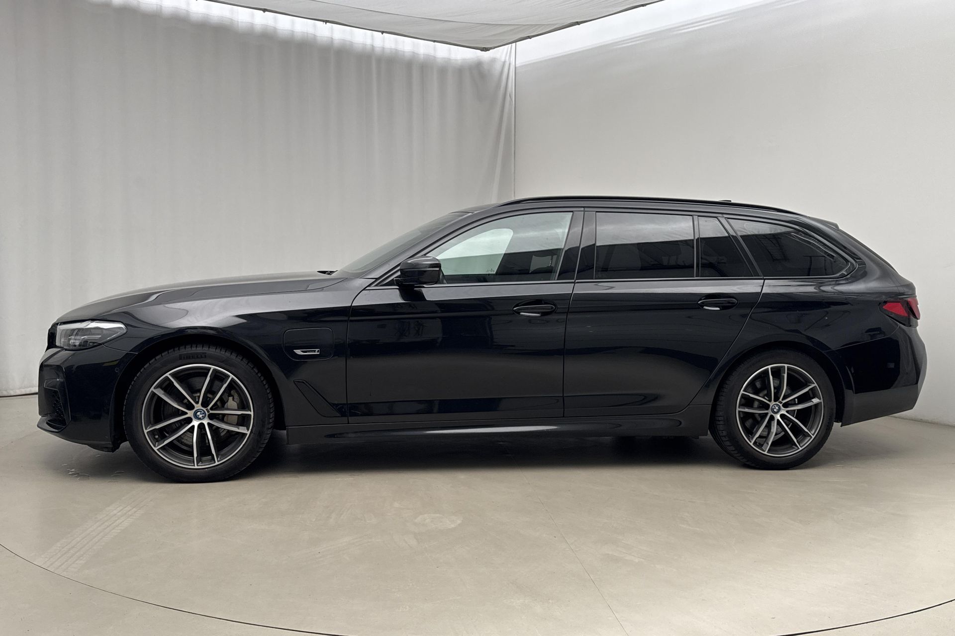 BMW 530 e xDrive Touring 2022, bild 2/10