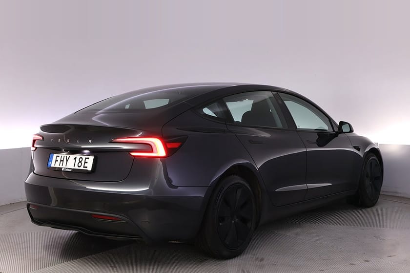 Bild 5 av Tesla Model 3 Standard Range Highland Autopilot Panorama