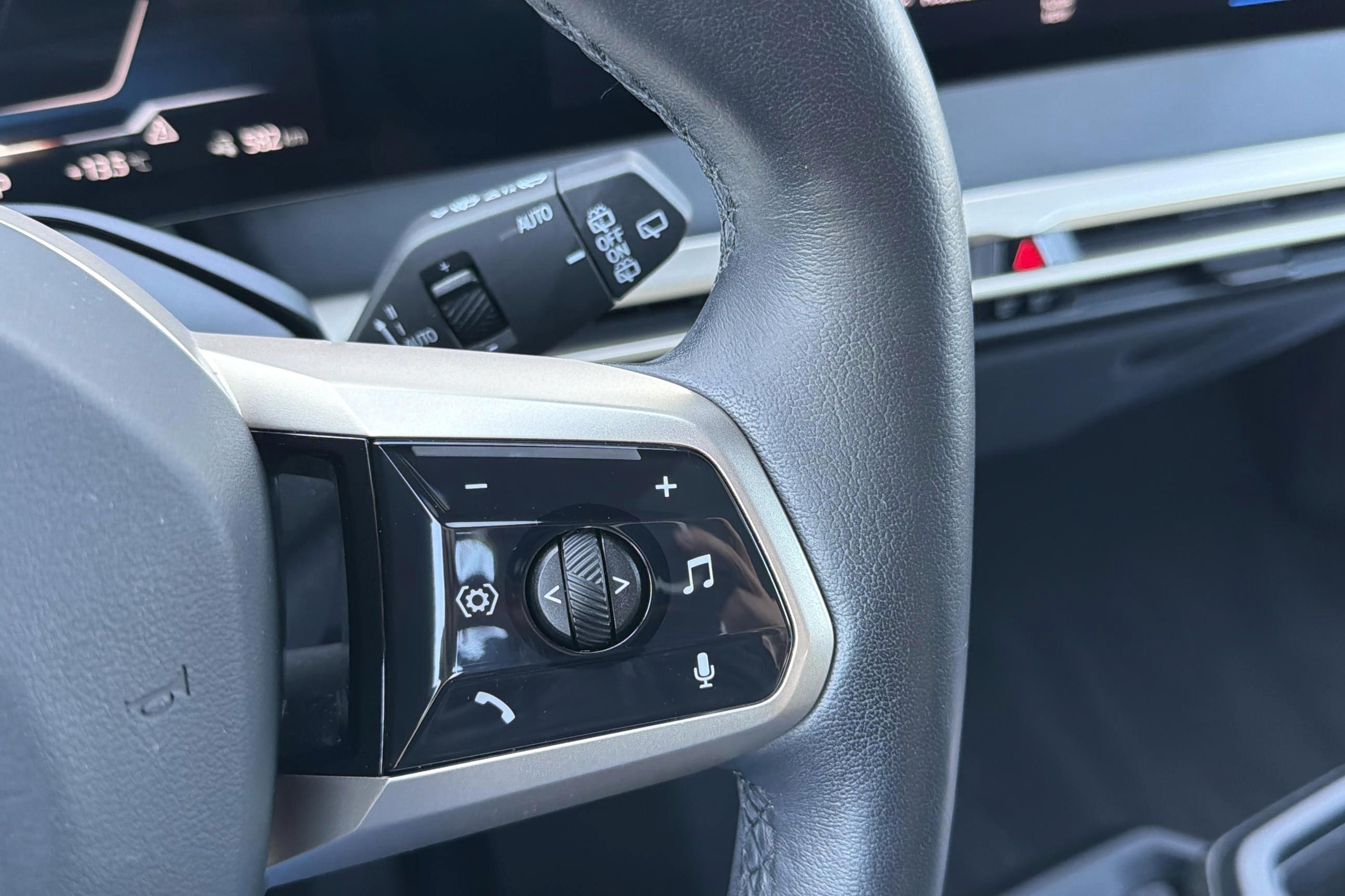 BMW iX xDrive50, 524hp, 2023