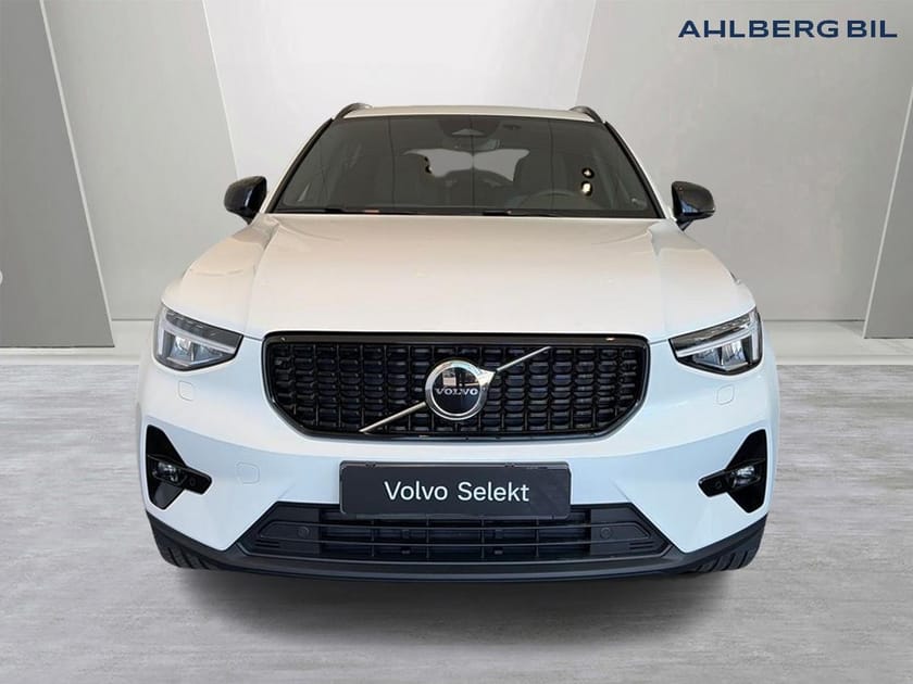 Bild 5 av Volvo XC40 B3 FWD Bensin Plus Dark. Backkamera, Navi, Adaptiv farthållare,  Programmerbar bränslevärm,  Rattvärme