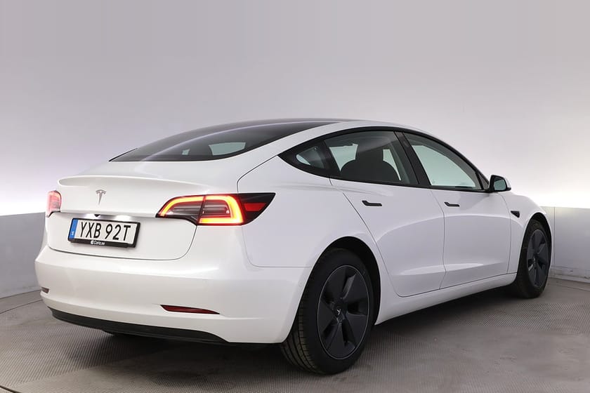 Bild 4 av Tesla Model 3 Standard Range Autopilot Panorama Drag