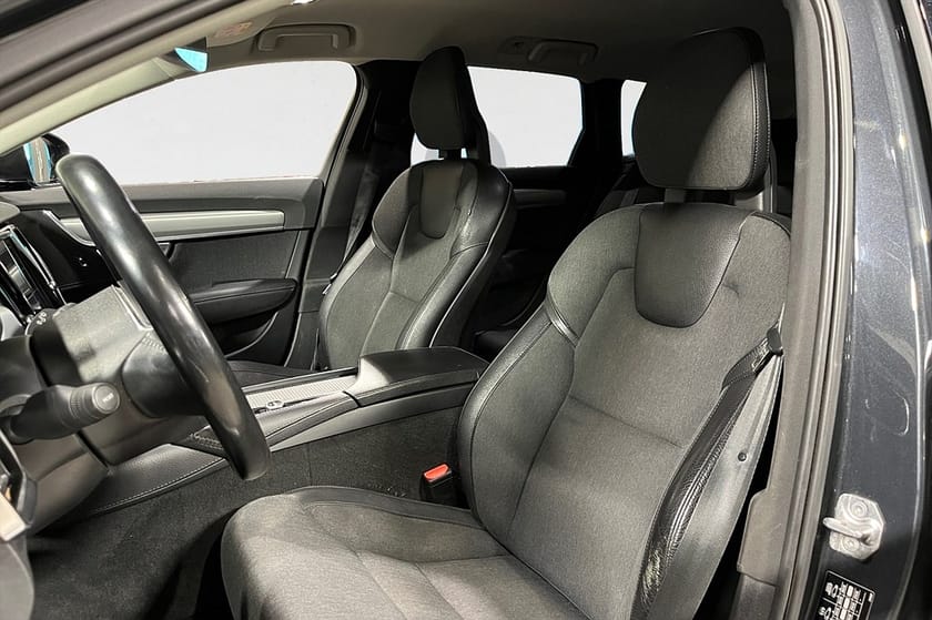 Bild 3 av Volvo V90 T5 254 HK AUT MOMENTUM DRAG NAVI NYBES KAMREM BYTT 18"