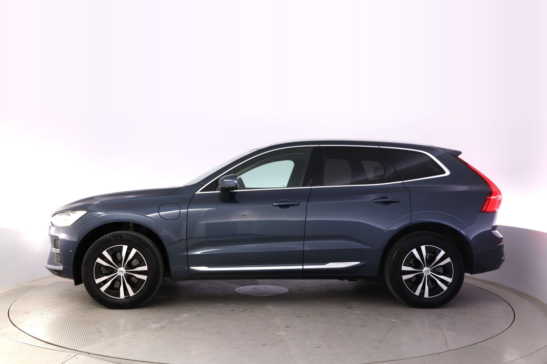Volvo XC60 Recharge T6 Core Edition 2023, bild 2/10