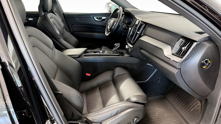 Bild 3 av Volvo XC60 T5 AWD R-Design 254Hk / Adaptiv Farthållare / Värmare