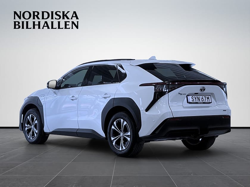Bild 5 av Toyota bZ4X 71.4 kWh AWD Executive MOMS 360-kamera JBL Dragkrok