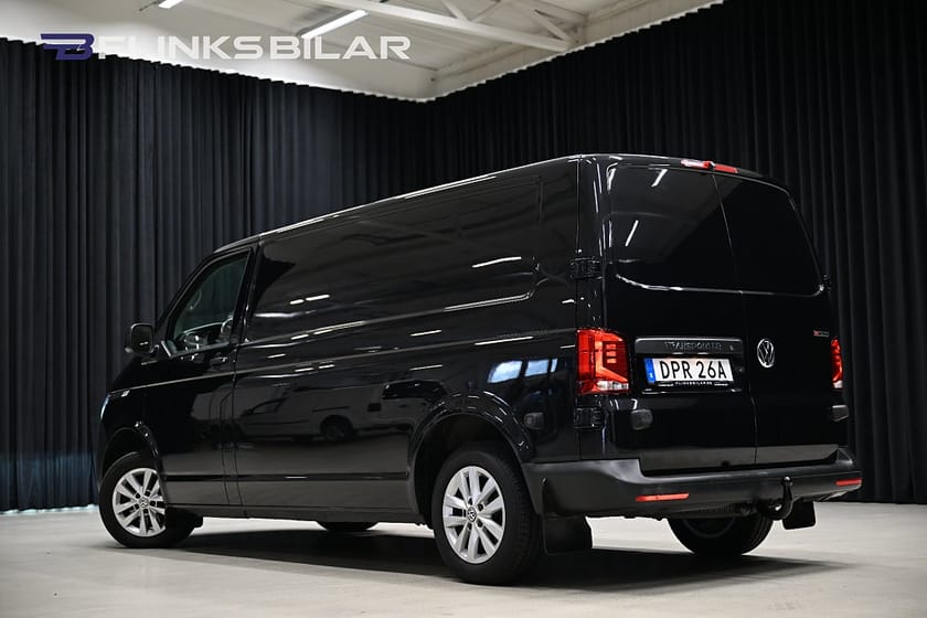 Bild 3 av Volkswagen Transporter 4Motion DSG 150HK Nedlackad|LED|Drag|Värmare|Backkamera