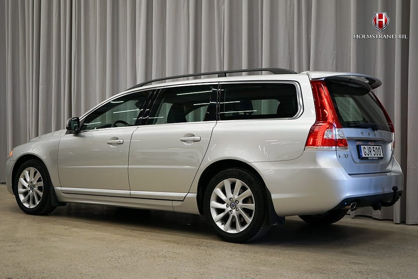 Bild 4 av Volvo V70 D4 Momentum Unik 1 ägare Se skick Ny K-rem Drag Värme