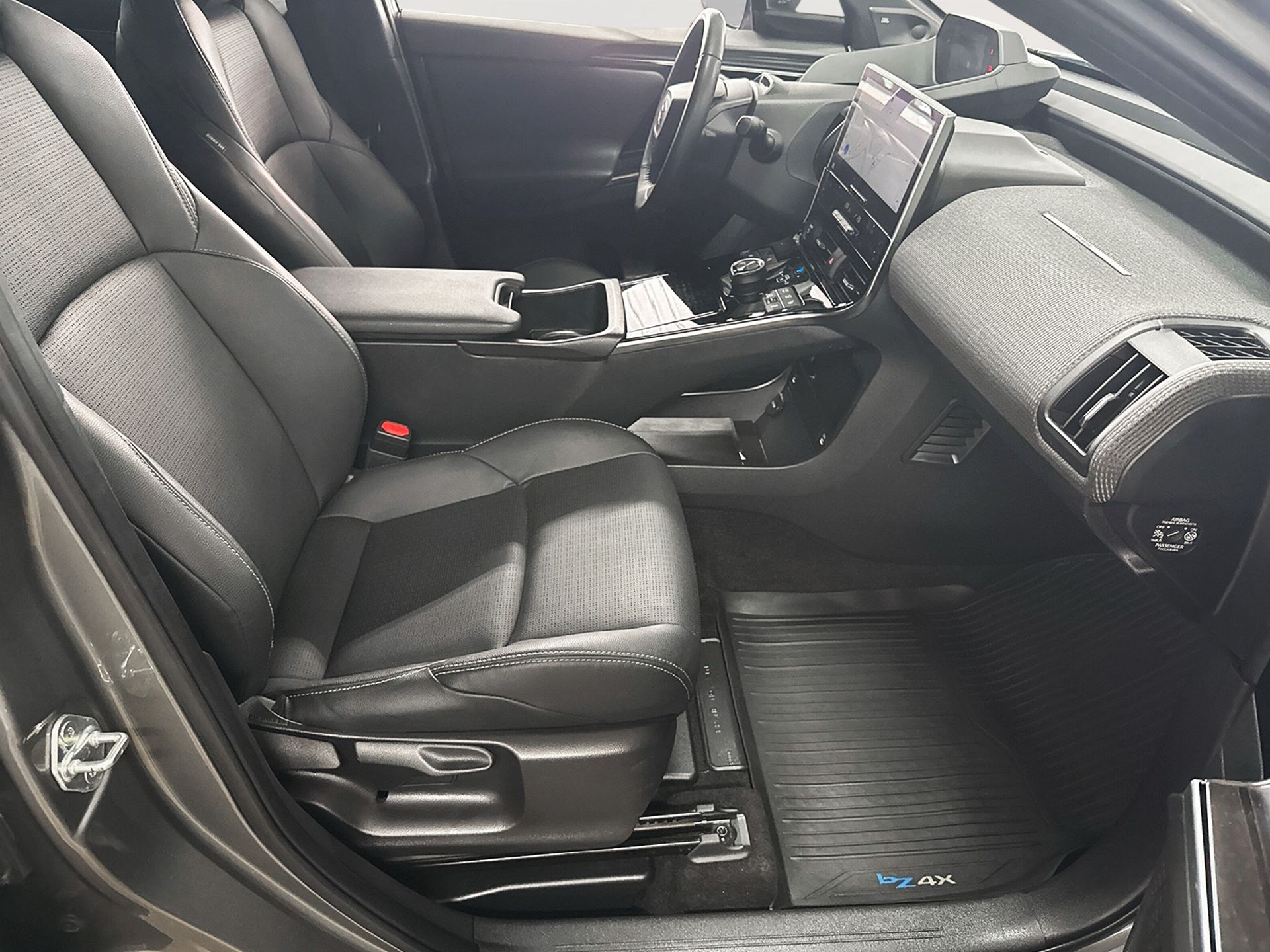 Toyota bZ4X 71.4 kWh AWD 2023, bild 6/27