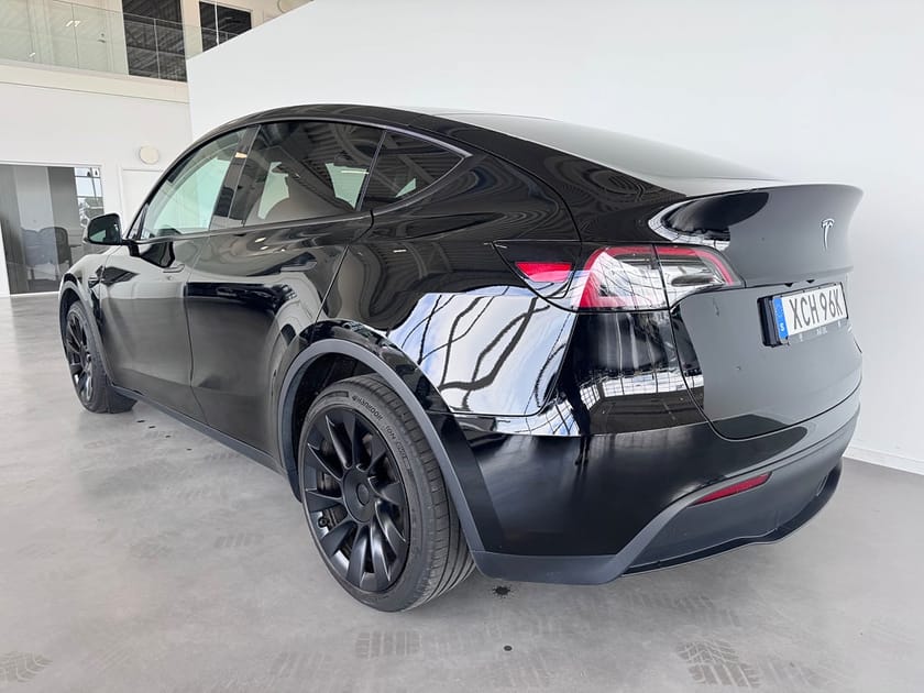 Bild 3 av Tesla Model Y Long Range AWD | | 514hk | Dragkrok | Pano | Moms