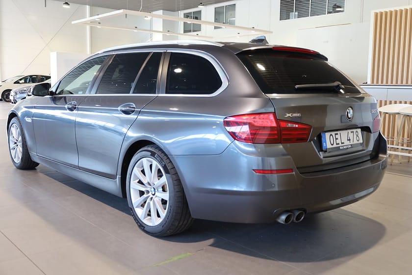 Bild 3 av BMW 520d xDrive Touring AUT Sportpaket Drag PDC Rattvärme Läder