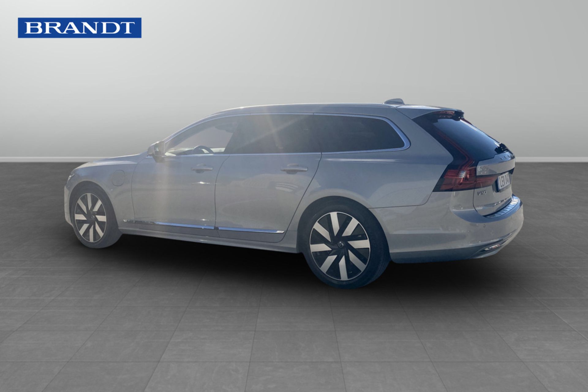 Volvo V90 T6 Plug-In Hybrid AWD 2026, kuva 2/9