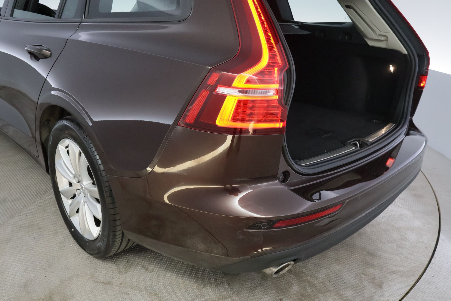 Volvo V60 D4 Momentum D-Värme 2020, kuva 7/33