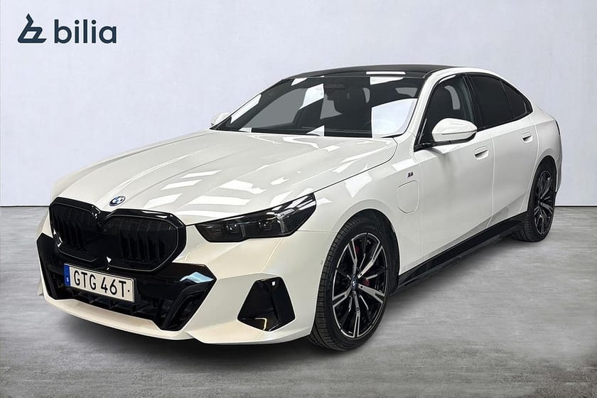 Bild 2 av BMW 550e xDrive Sedan 550 Sedan/PRO/360/HuD/B&W/Pano/Drag/ACC