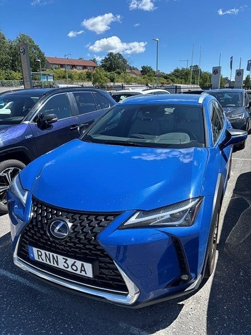 Bild 1 av Lexus UX 250h E-Four Premium helskinn taklucka dragkrok V-hjul