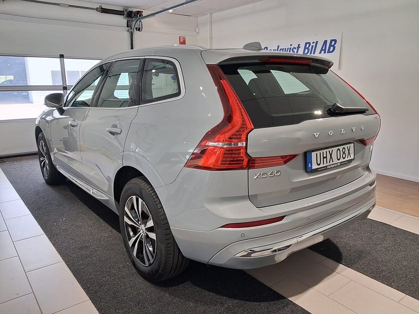 Bild 2 av Volvo XC60 T6 Recharge Core Bright plug in AWD 350HK 4x4 Panorama