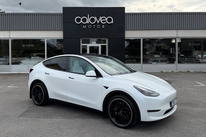 Bild 1 av Tesla Model Y Long Range AWD Dual Motor 514 hk Automat - Panorama