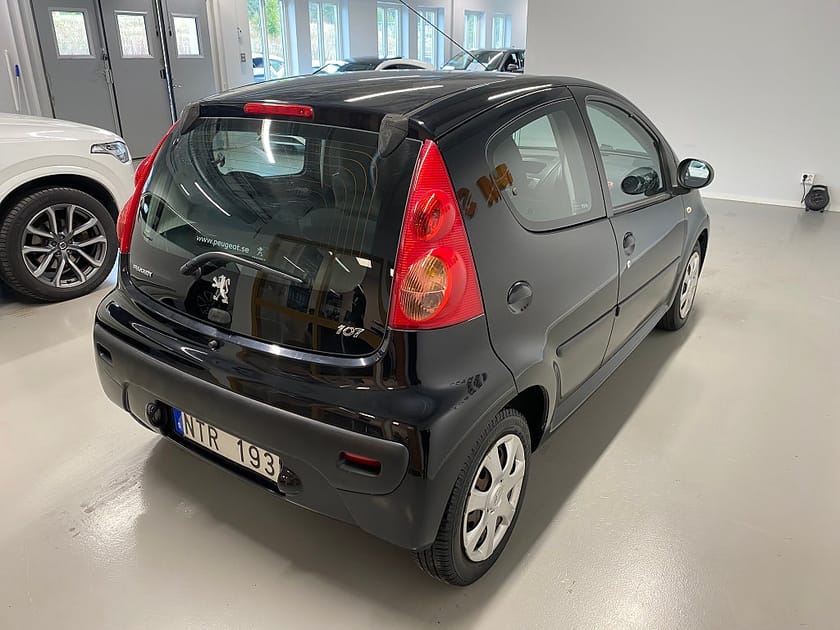 Bild 4 av Peugeot 107 5-dörrar 1.0 Lågmil Nybes Nyserv En brukare