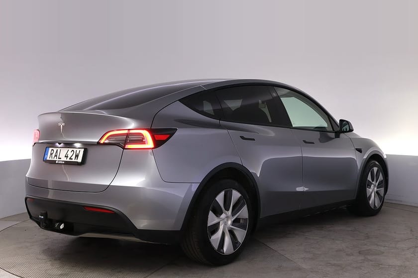 Bild 5 av Tesla Model Y Long Range AWD Autopilot Pano Drag